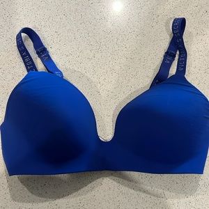 32C blue sparkly bra by Victoria secret 💙